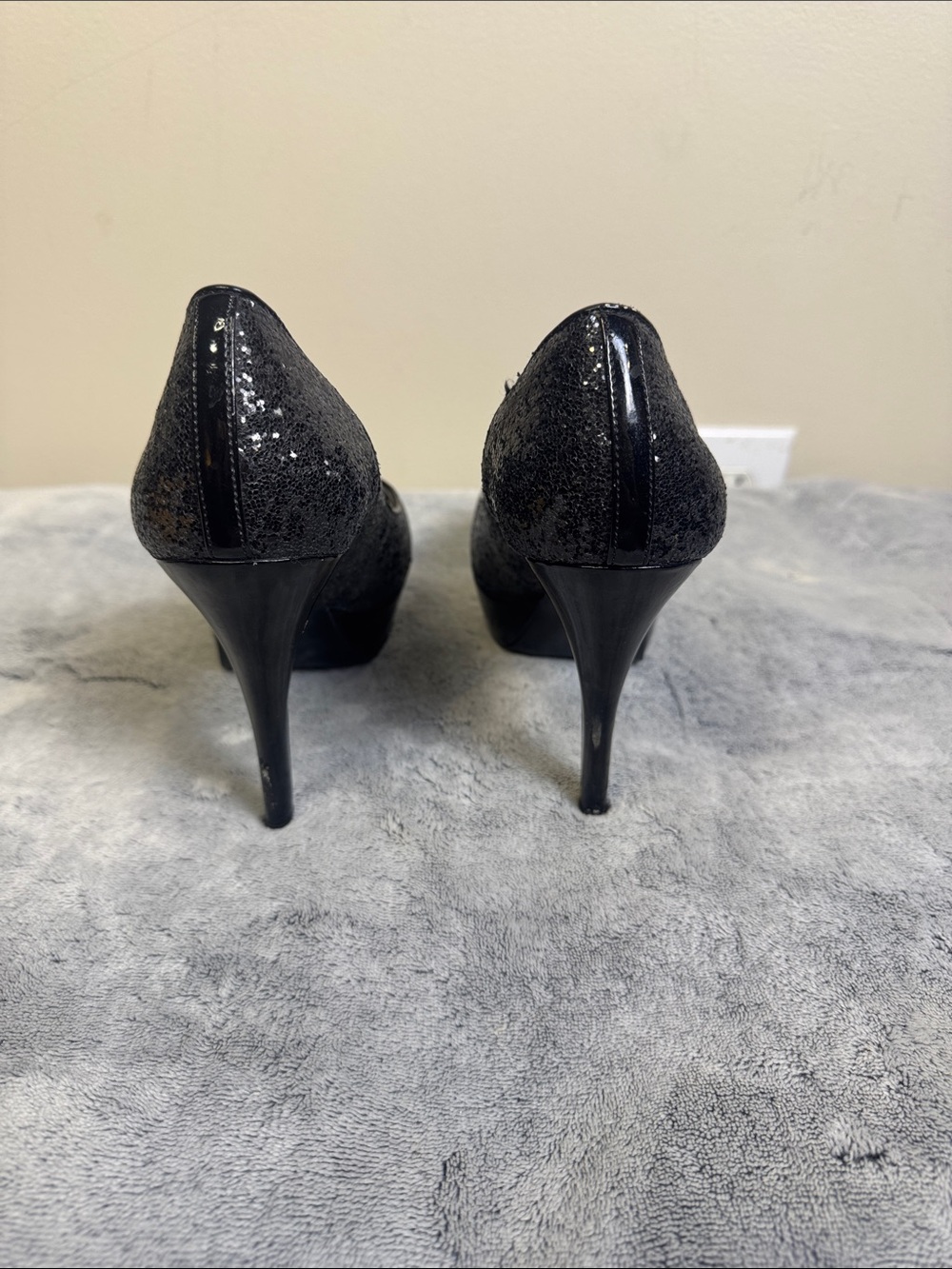 Guess Black Glitter Sparkly Platform Pumps Heels (Size 6.5) - Picture 7 of 12